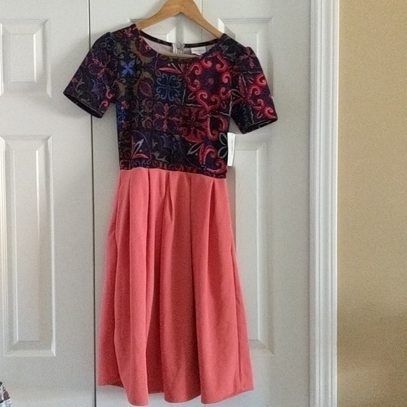 LuLaRoe Dresses & Skirts - NWT LulaRoe Amelia dress